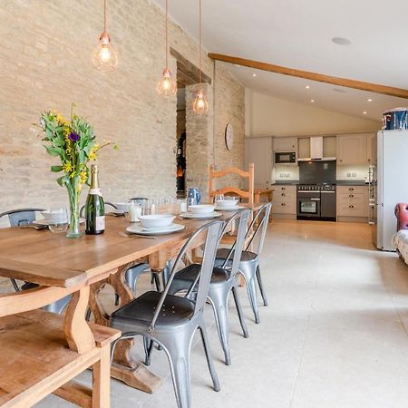 Villa Middle Barn à Dyrham Extérieur photo