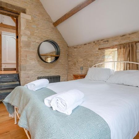 Villa Middle Barn à Dyrham Extérieur photo